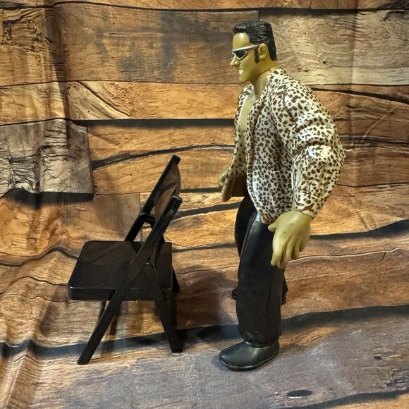 WWF The Rock Wrestling Figure Summer Slam 99 Fully Loaded 2 Jakks Pacific Chair - Picture 5 of 8